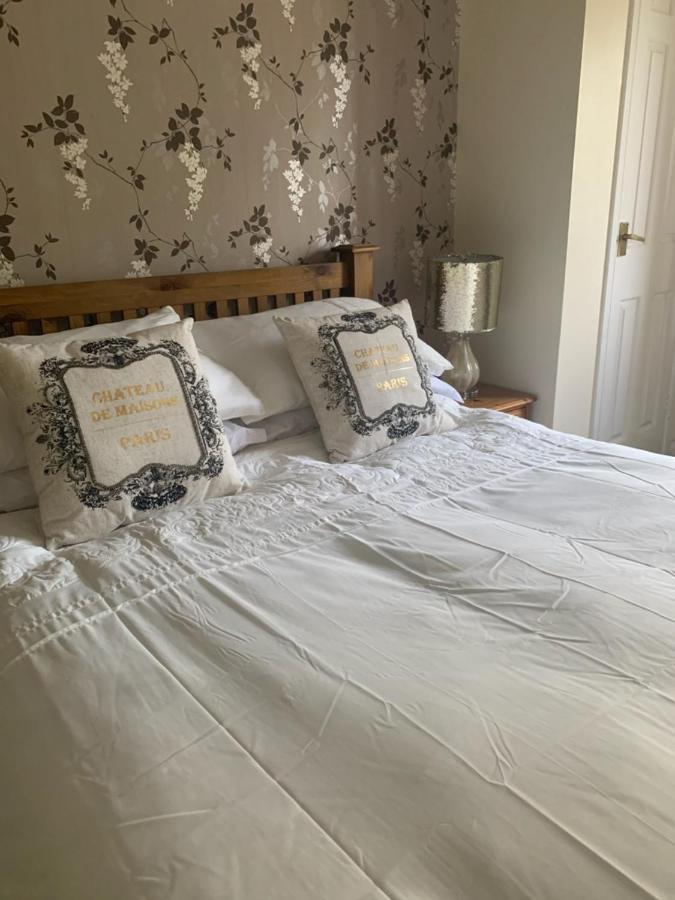 Hotel The Swan @ Stoford Zewnętrze zdjęcie A bed with a duvet