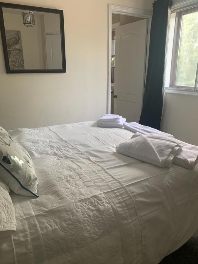 Hotel The Swan @ Stoford Zewnętrze zdjęcie A bed with a duvet