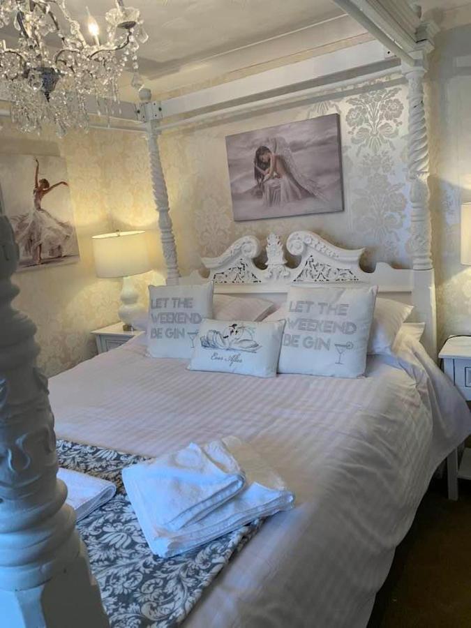 Hotel The Swan @ Stoford Zewnętrze zdjęcie The bedroom at The Swan Inn