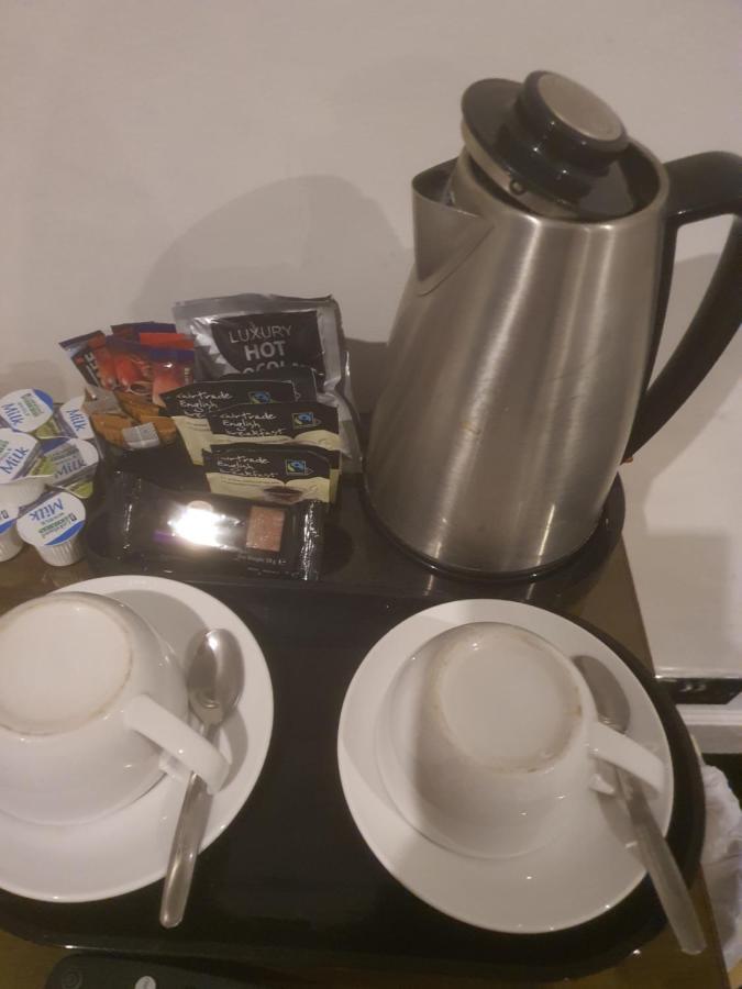 Hotel The Swan @ Stoford Zewnętrze zdjęcie A kettle with a selection of tea and coffee