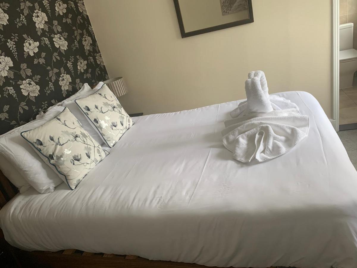 Hotel The Swan @ Stoford Zewnętrze zdjęcie A bed with a duvet