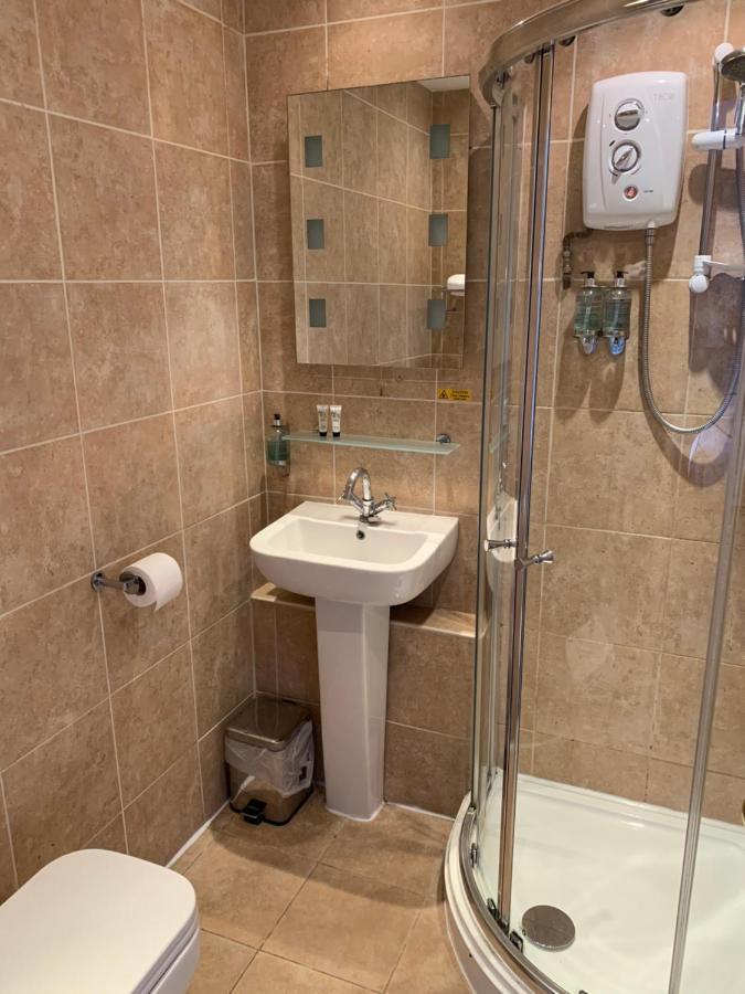 Hotel The Swan @ Stoford Zewnętrze zdjęcie A shower cubicle